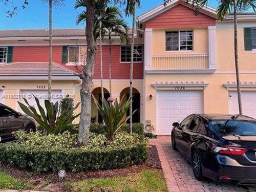 7636 Foxcroft Ln, Davie, FL, 33328-3813 | Card Image