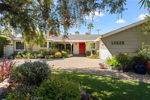 16538 Hartsook St, Encino, CA, 91436-1109 | Card Image