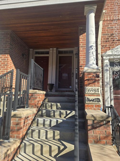 16984 Farmington Rd, Livonia, MI, 48154-2973 | Card Image