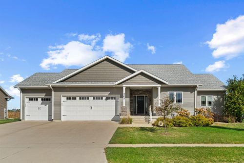 405 Tumbleweed Trl, Waverly, IA, 50677-9506 | Card Image