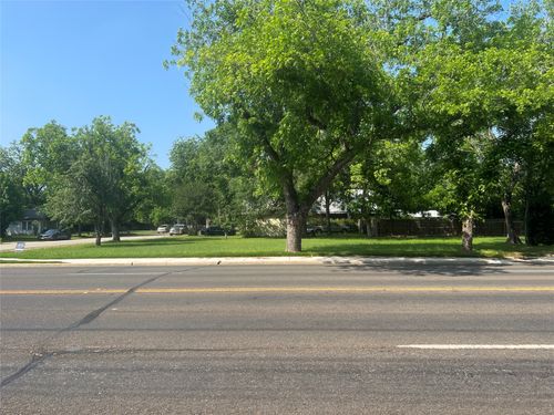 300 Turney St, Smithville, TX, 78957-1623 | Card Image
