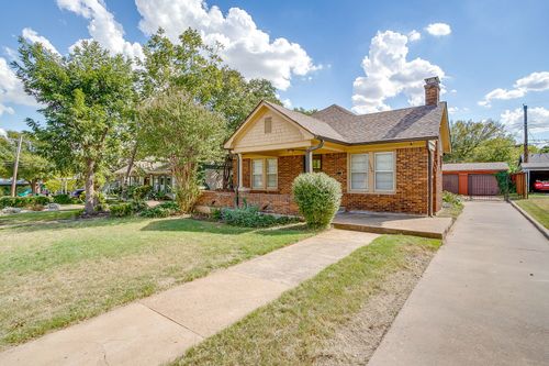 2209 W Rosedale St S, Fort Worth, TX, 76110-1139 | Card Image