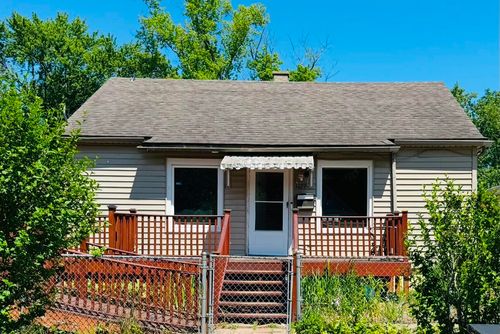 1079 Hurd Ave, Benton Harbor, MI, 49022-4002 | Card Image