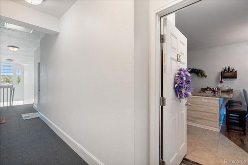 1926 Coventry Rd, Jackson, MI, 49201-8192 | Card Image