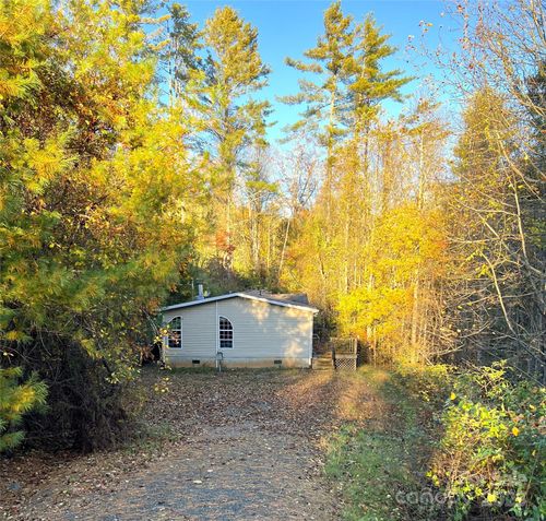 6 Woodland St, Spruce Pine, NC, 28777-9271 | Card Image