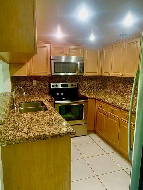a-409-8305 Sw 152nd Ave, Miami, FL, 33193-4080 | Card Image