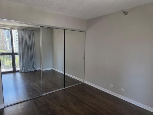 apt-10g-33 W Delaware Pl, Chicago, IL, 60610-3393 | Card Image