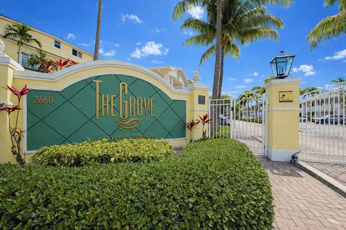 216-2660 Ne 8th Ave, Wilton Manors, FL, 33334-2584 | Card Image