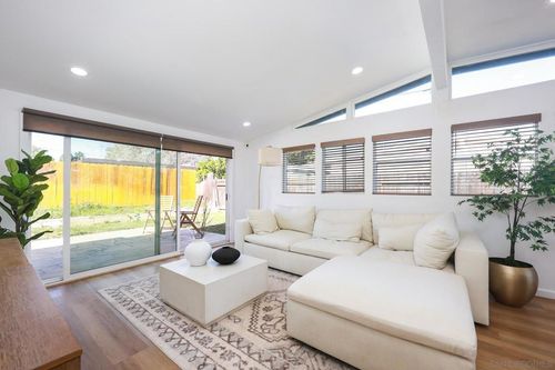 6252 Lake Albano Ave, San Diego, CA, 92119-3422 | Card Image