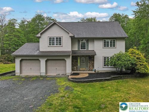 79 Delaware Dr, Jim Thorpe, PA, 18229-3751 | Card Image