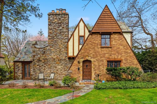 126 Taymil Rd, New Rochelle, NY, 10804-2211 | Card Image