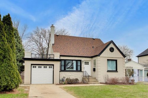 321 Gilbert Ave, La Grange, IL, 60525-2158 | Card Image