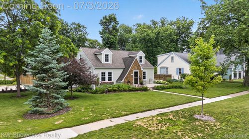 215 S Houghton St, Milford, MI, 48381-2413 | Card Image