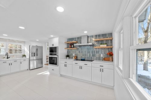 44 Abington St, Hingham, MA, 02043-4325 | Card Image