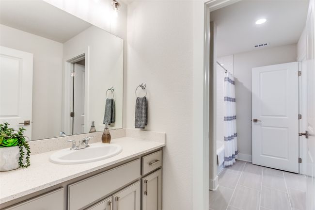 Full bath with vanity and shower / tub combo | Image 29