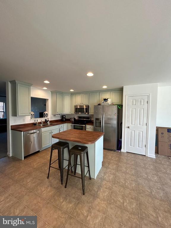 Carnegie Links Dr, Martinsburg, WV 25405