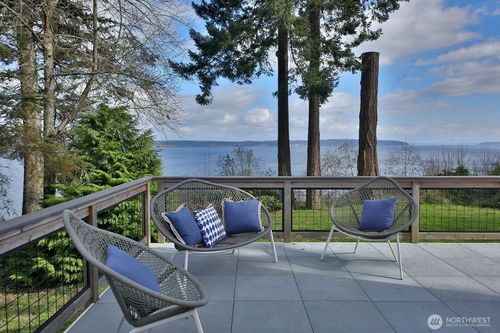 2282 Whidbey Shores Rd, Langley, WA, 98260-9672 | Card Image