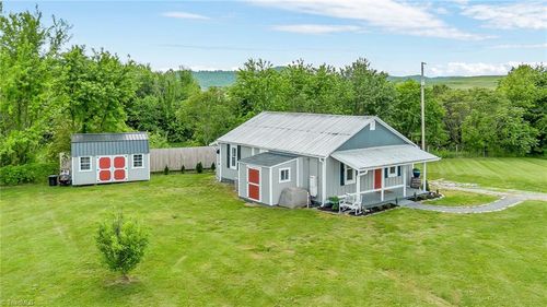 279 W Old Berry Ln, Roaring River, NC, 28669-8363 | Card Image