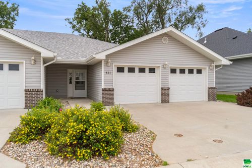 421 Maupin Ln, Sergeant Bluff, IA, 51054-8972 | Card Image