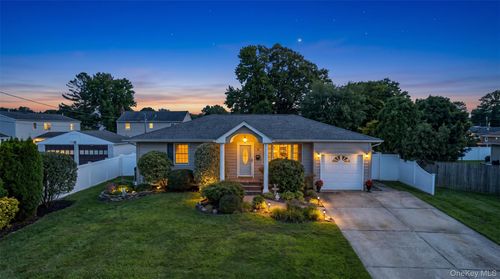 9 Anson Lane, Islip, NY, 11796 | Card Image