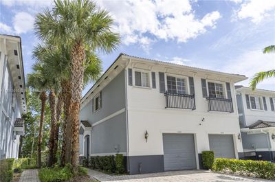 1422 Nw 34th Way, Townhouse with 3 bedrooms, 2 bathrooms and null parking in Lauderhill FL | Image 3