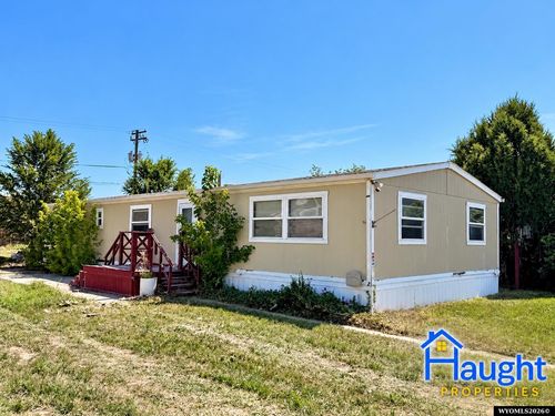 831 Jackson St, Douglas, WY, 82633-2924 | Card Image