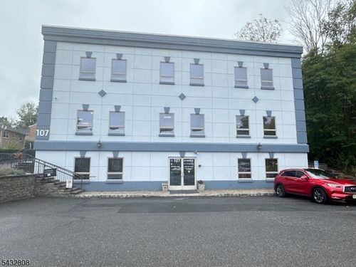 107 W Main St, Clinton, NJ, 08809-1286 | Card Image