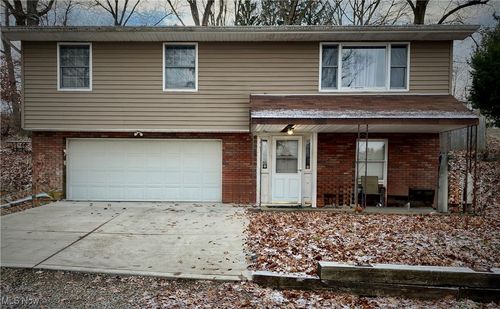 31 Hawthorn Ln, Chester, WV, 26034-1947 | Card Image