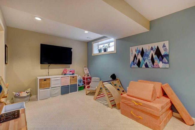 76 Somerside Grove Sw, House other with 3 bedrooms, 4 bathrooms and 4 parking in Calgary AB | Image 24