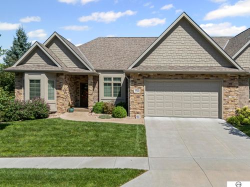 7720 Viburnum Dr, Lincoln, NE, 68516-4452 | Card Image