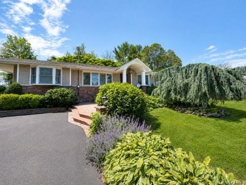 21 Kevin Rd, Commack, NY, 11725-2735 | Card Image
