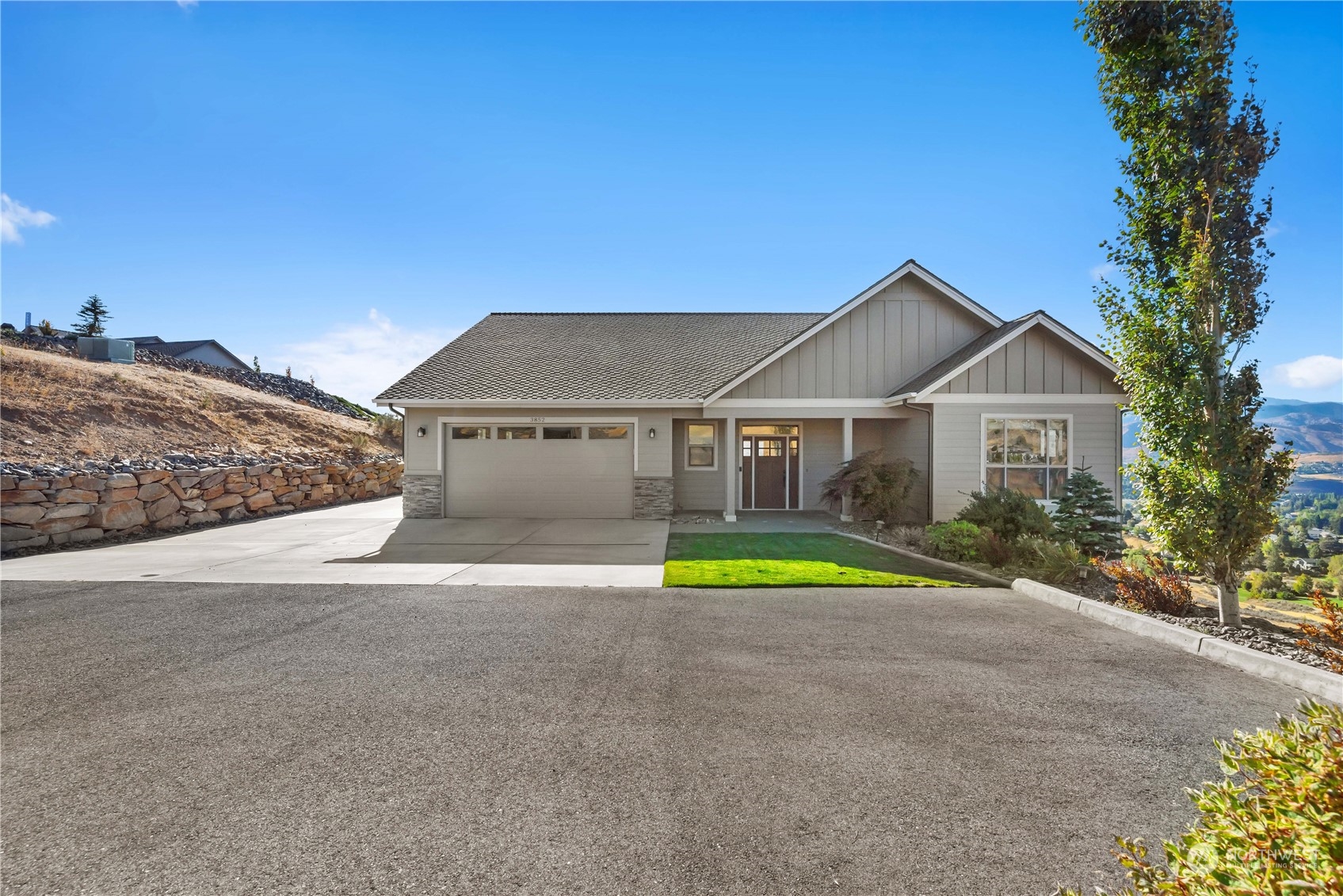Sky Crest Ln, Wenatchee, WA 98801