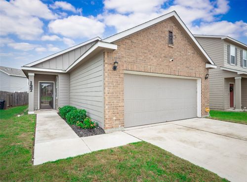 137 Hondo Gap Ln, Jarrell, TX, 76537-1782 | Card Image