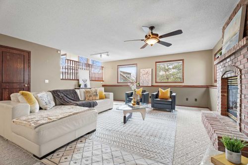 38 Shawbrooke Pl Sw, Calgary, AB, T2Y3B8 | Card Image