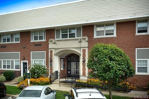 04-425 Newbridge Rd, East Meadow, NY, 11554-4129 | Card Image