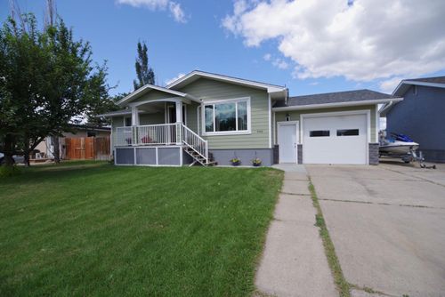 946 3 Ave N, Vauxhall, AB, T0K2K0 | Card Image