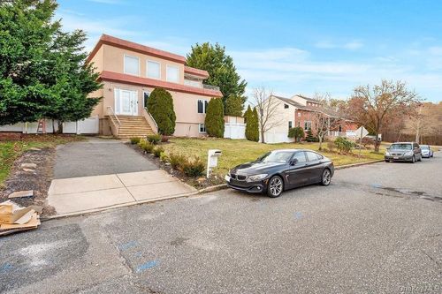 96 5th Ave, Holtsville, NY, 11742-2378 | Card Image