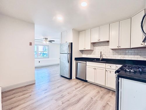 apt-1-352 Vale St, Fall River, MA, 02724-3627 | Card Image