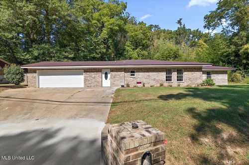 102 North St, Lexington, MS, 39095-3235 | Card Image