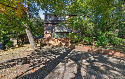 320 Harrison Drive, Huntington, NY, 11721 | Card Image