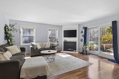 24 Swaan Dr, Lee, NH, 03861-6636 | Card Image