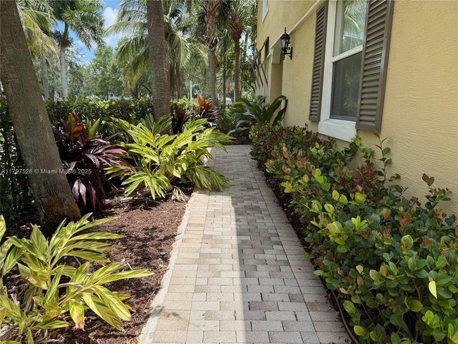 3390 - 3390 Nw 124 Th Ter, House other with 4 bedrooms, 4 bathrooms and null parking in Sunrise FL | Image 4