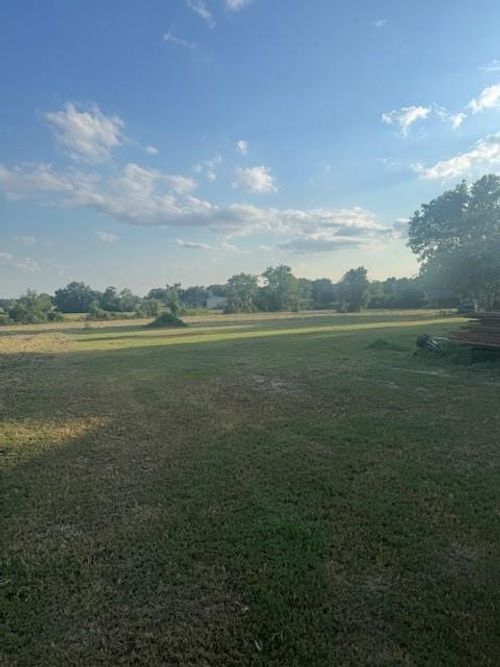 12 W Manning St, Madisonville, TX, 77864-2406 | Card Image