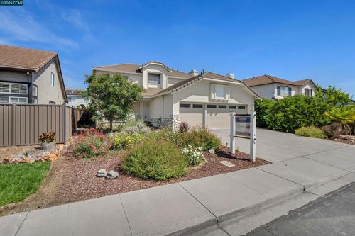 955 Woodsong Ln, Brentwood, CA, 94513-2925 | Card Image