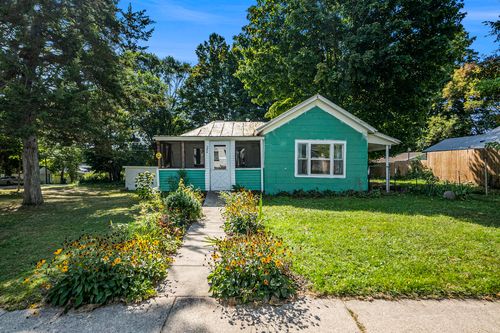 284 4th St, Morley, MI, 49336-9440 | Card Image