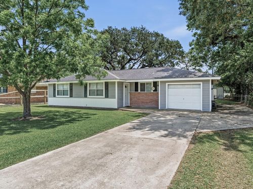 123 Ogden Rd, Winnie, TX, 77665-8432 | Card Image
