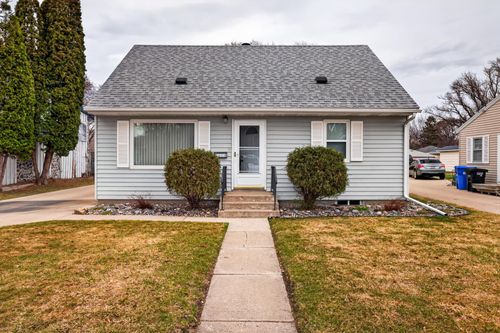 1633 10th Avenue S, Fargo, ND, 58103 | Card Image