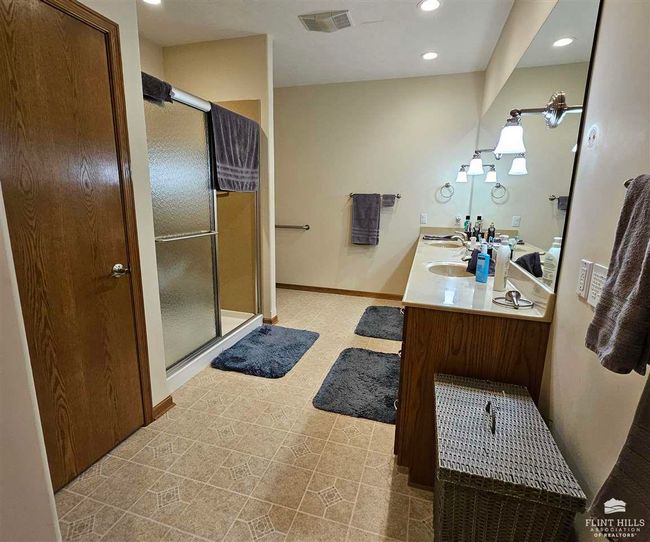 1605 Parkplace Court, House other with 3 bedrooms, 3 bathrooms and null parking in Abilene KS | Image 15