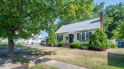 32 Lexington Dr, Beverly, MA, 01915-2612 | Card Image