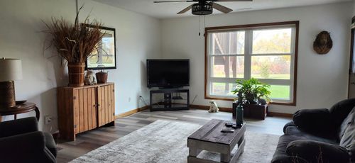 apt-2-145 E San Marnan Dr, Waterloo, IA, 50702-5846 | Card Image